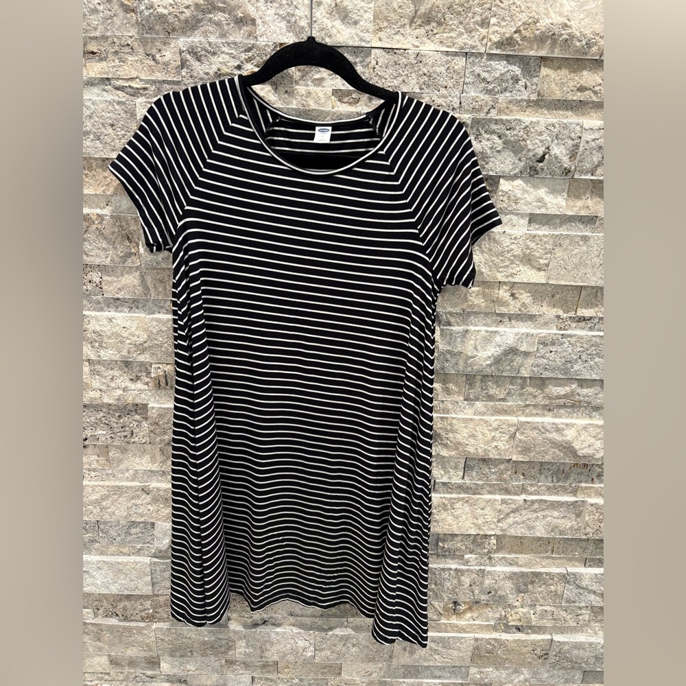Old Navy Monochrome Striped dress, size M, perfect for beach
